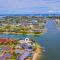4 bedroom with large water frontage and pool, reverse air conditioning - Maroochydore