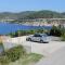 Apartment Vis 2441a