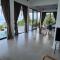 Sis and Sea Villa