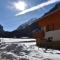Appartement en Chalet - Terrasse, Proche Pistes, Centre et Téléphérique, Animaux Admis - FR-1-464-215