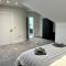 Luxury 3 Bed House w Parking & Garden! 1