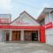 RedDoorz near Kawasan Simpang Lima Area - 三宝垄