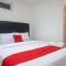 RedDoorz near Kawasan Simpang Lima Area - 三宝垄