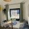 Tiny guesthouse with cozy mezzanine sleeping nook - Swinderby