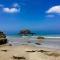 Beach Lovers Paradise in Portreath - With Sea Views & Log Burner just 100m from beach - Portreath