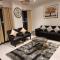 Luxurious & Comfy Gem-5 Star Location-Pools Gym! - 阿克拉