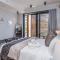 Luxurious Green Point Getaway
