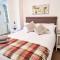 Luxury Cheltenham Home with EV charger - Lechampton Hills
