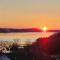 AMAZING LAKE VIEW! GORGEOUS SUNSET! ON MAIN CHANNEL! 3BR/2BA-SLEEPS 6-8 - Lake Ozark