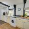 Loft Cottage by Spa Town Property - 2 Bed Tudor Retreat Near to Stratford-upon-Avon, Warwick & Solihull - Stratford-upon-Avon