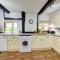 Loft Cottage by Spa Town Property - 2 Bed Tudor Retreat Near to Stratford-upon-Avon, Warwick & Solihull - Stratford-upon-Avon