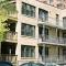 Wrigleyville Home away from Home! 5 mins from downtown! steps from Lake!! Cozy!