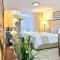 Attractive studio with Luxury bed Good for 1-4pax High speed WiFi with Netflix Free Pool & Parking