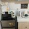 Minimalist studio with Luxury bed Good for 1-4pax High speed WiFi with Netflix Free Pool & Parking