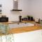 Surf Apartment - Wifi - Parking - Swimming Pool - Patio - Garden