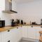Surf Apartment - Wifi - Parking - Swimming Pool - Patio - Garden