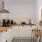 Surf Apartment - Wifi - Parking - Swimming Pool - Patio - Garden