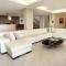 Seafront 5 Bedroom Villa Paradise in Sea Caves