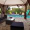 LA MARINE Piscine chauffée villa avec piscine 5 mn à pied de la mer