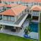 Deluxe Beach Villas by Danatrip - Da Nang