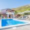 Amazing 4 bedroom villa with Swimming pool and WIFI, family frendly
