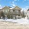 Collingwood Chalet Near Blue Mountain Slopes 39A