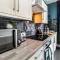 Sleek & Stylish Apartment in the Heart of the City