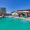 Spacious Apple Valley Home with Pool and Yard! - Єпл-Веллі