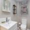 Elliot Oliver - 2 Bedroom Garden Apartment With Parking