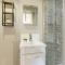 Elliot Oliver - 2 Bedroom Garden Apartment With Parking