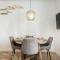 Calm apartment with private patio by REMS - مالقة