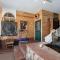 Wanderer Studio, AN OFF GRID MOUNTAIN Guest Studio With Fantastic Views