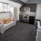 FREE PARKING Cosy Studios close to city and QE and UOB!
