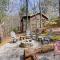 Blue Ridge Cozy Cabin in the Woods with Hot Tub! - 蓝岭