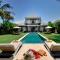 Aventus Luxury Beachfront Villa Gianyar - غيانيار