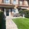 Sirmione - Independent House with Garden