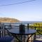 The Island House - Family size Apt - Overlooking the Aegean - 3 Steps From the Beach - Mókhlos