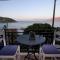 The Island House - Family size Apt - Overlooking the Aegean - 3 Steps From the Beach - Mókhlos