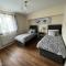 Nearby Glastonbury, Next to Street Town Centre - Ground Floor Large 3 BD With Parking, Sleeps Up to 6