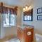 Donner Lake Views Rustic Truckee Cabin! - تروكي