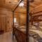 Ole Hickory w/Firepit HotTub
