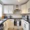 Luxury 2 Bedroom House with Garden & Free Parking - West Thurrock