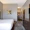 Days Inn & Suites by Wyndham Warman - Warman