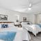 Oceanfront Dream Cottage: Hot Tub, Decks & Views!