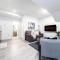 *NEW* Modern Suite King Bed! Netflix! Sleeps 4!
