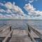 Miles of Private Beach-4BR Beach Access Cottage with SUPs Kyaks-Pets Ok