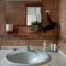 Habitación matrimonial en un bajo baño compartido Areas compartidas