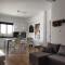 Minimal apartment by the beach - Korint