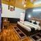 Hotel Hilltop At Mall Road Manali With Open Terrace - Manāli