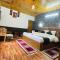 Hotel Hilltop At Mall Road Manali With Open Terrace - Manāli